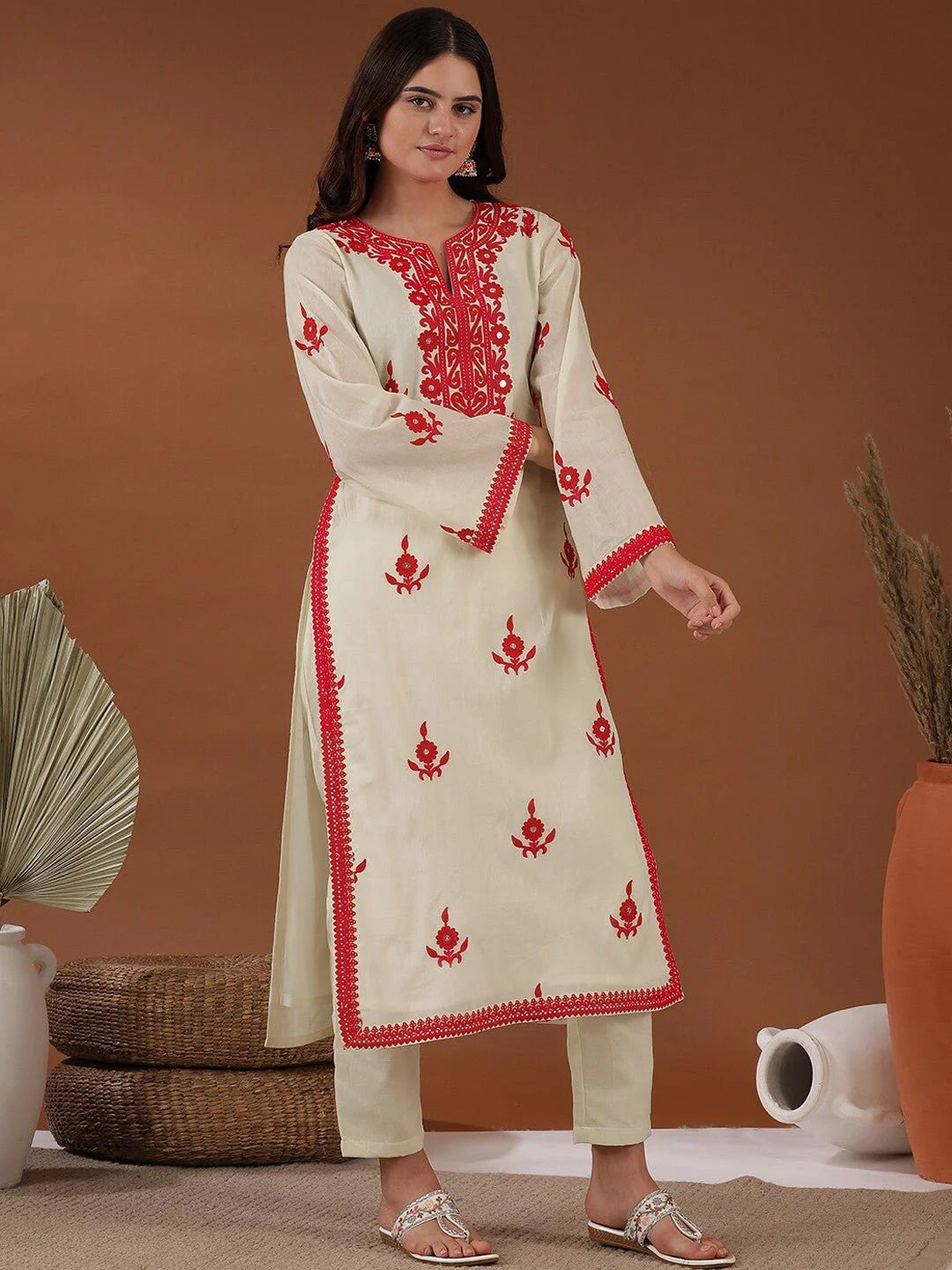 OFF WHITE FLORAL EMBROIDERED NOTCHED NECK THREAD WORK STRAIGHT KURTA WITH TROUSERS