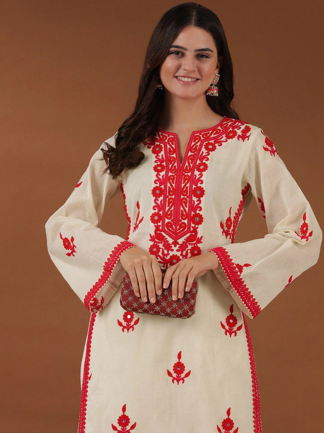 OFF WHITE FLORAL EMBROIDERED NOTCHED NECK THREAD WORK STRAIGHT KURTA WITH TROUSERS