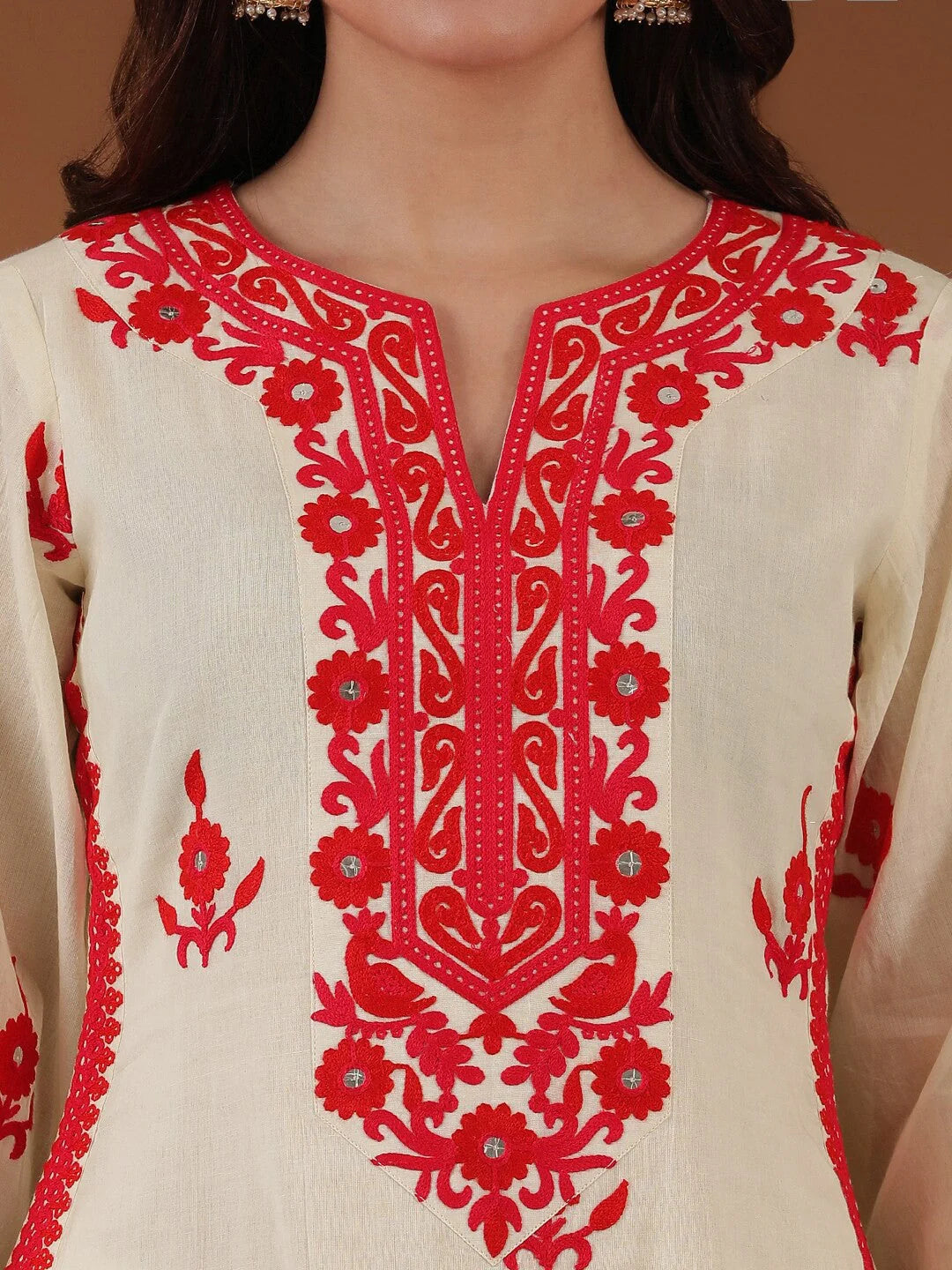 OFF WHITE FLORAL EMBROIDERED NOTCHED NECK THREAD WORK STRAIGHT KURTA WITH TROUSERS