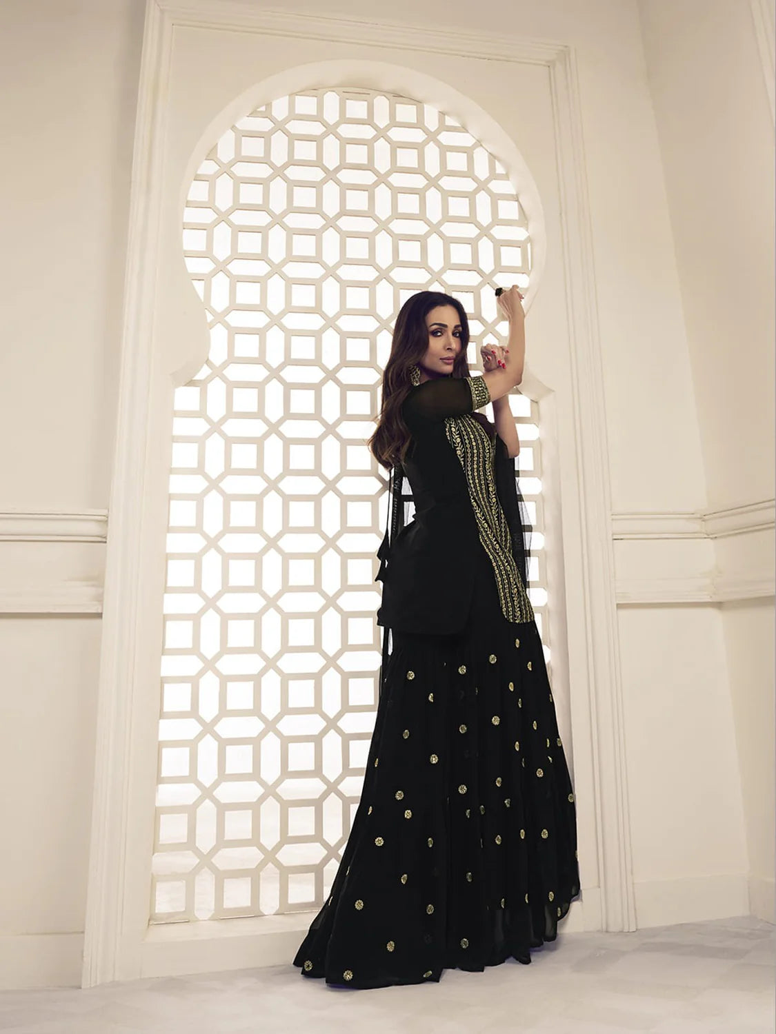 BLACK FLORAL ZARI SEQUINES EMBROIDERED KURTA SET (MALAIKA STYLE)