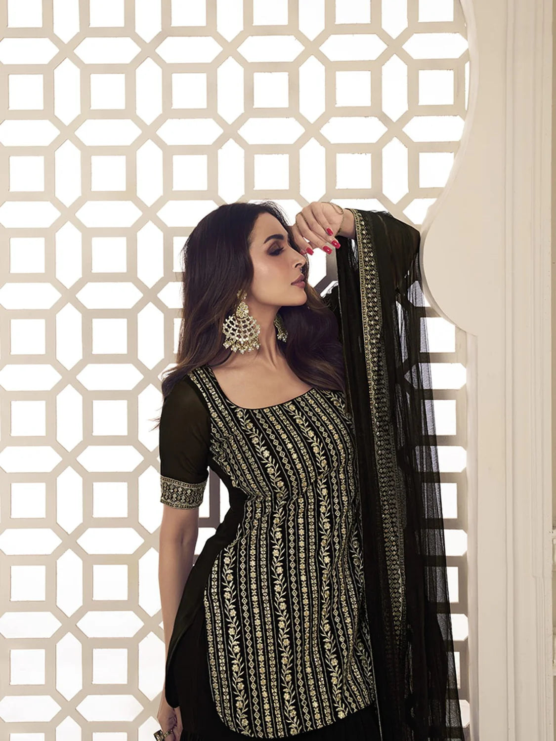 BLACK FLORAL ZARI SEQUINES EMBROIDERED KURTA SET (MALAIKA STYLE)