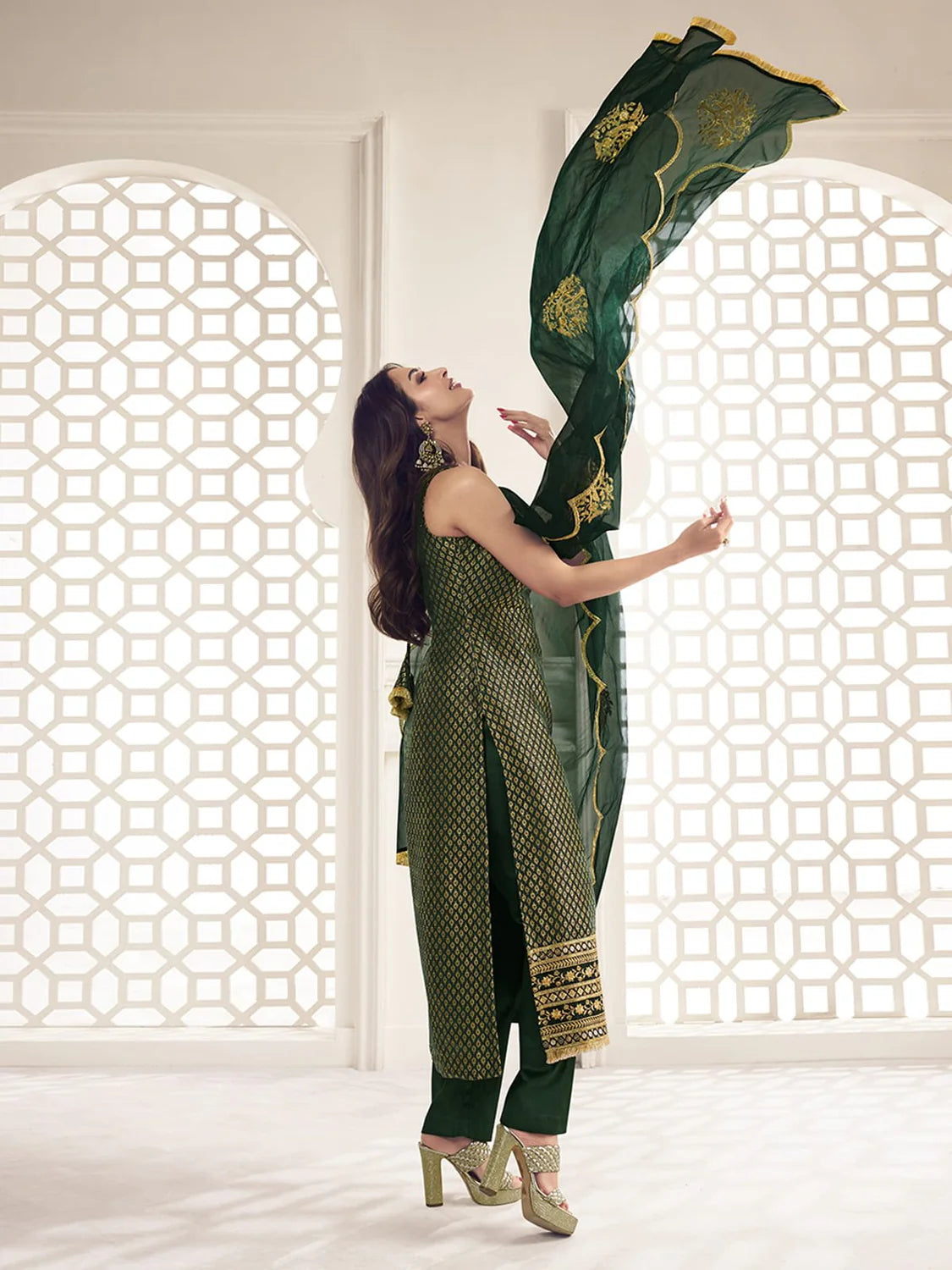 BOTTLE GREEN ZARI WOVEN EMBROIDERED STRIGHT KURTA SET (MALAIKA STYLE)