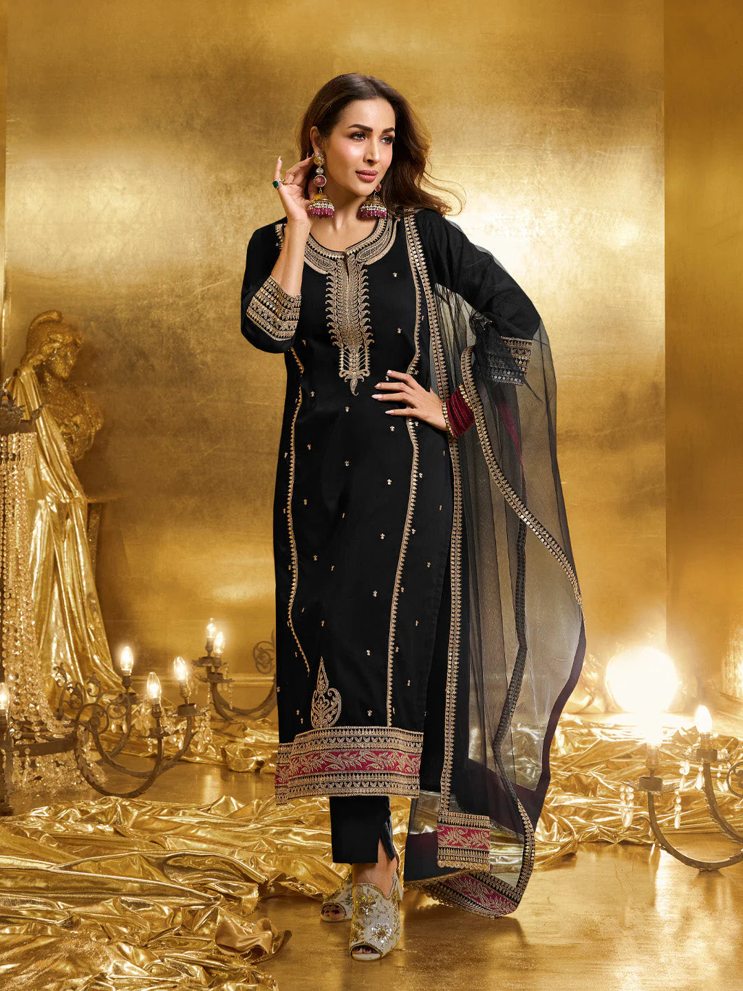 PAISLEY ZARI AND SEQUINNED EMBROIDERED KURTA SET WITH DUPATTA (MALAIKA STYLE)