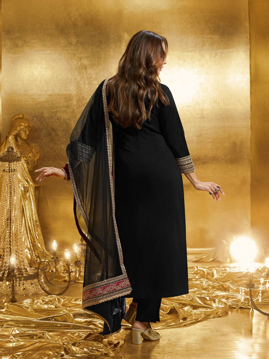 PAISLEY ZARI AND SEQUINNED EMBROIDERED KURTA SET WITH DUPATTA (MALAIKA STYLE)