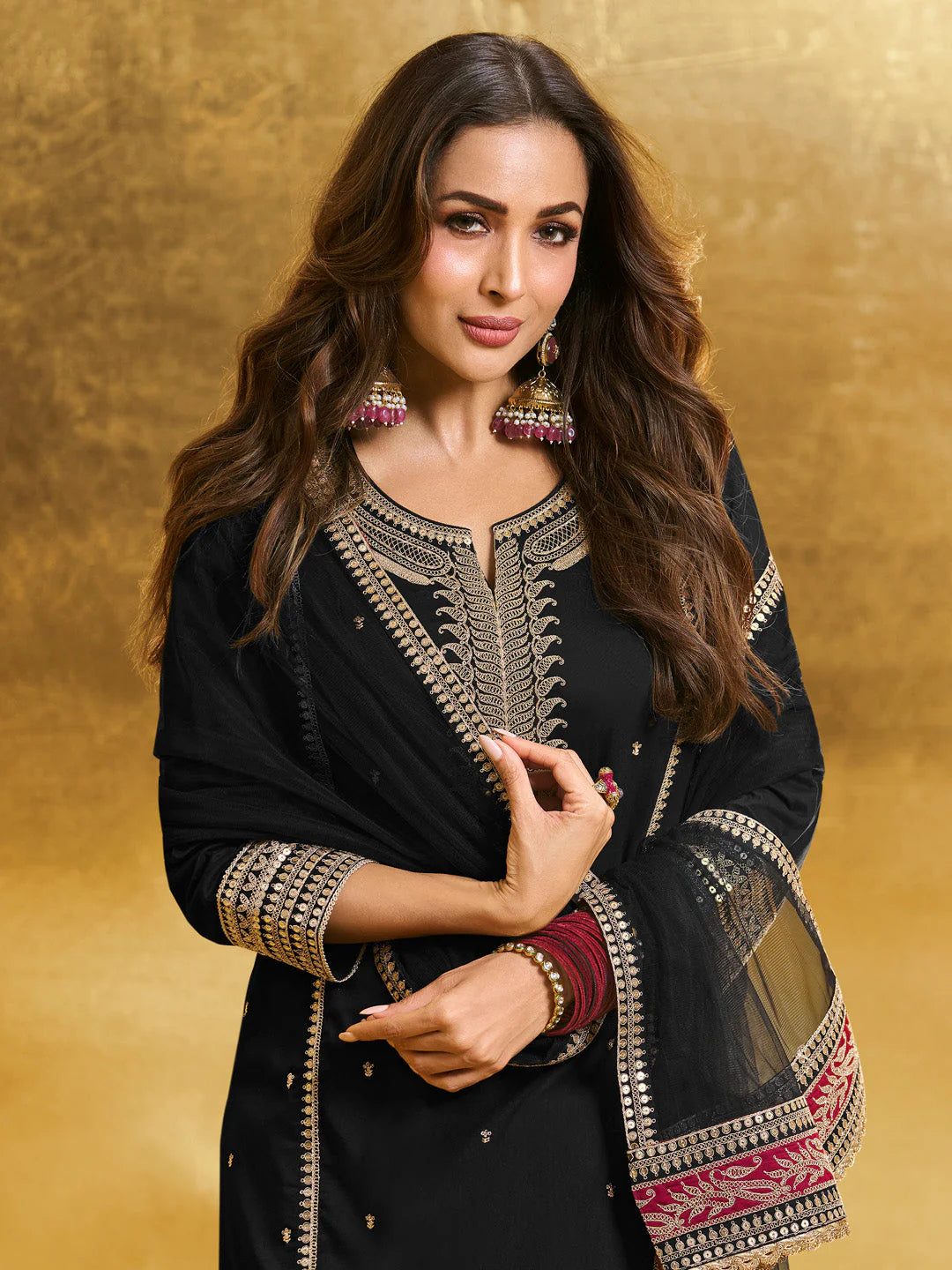 PAISLEY ZARI AND SEQUINNED EMBROIDERED KURTA SET WITH DUPATTA (MALAIKA STYLE)