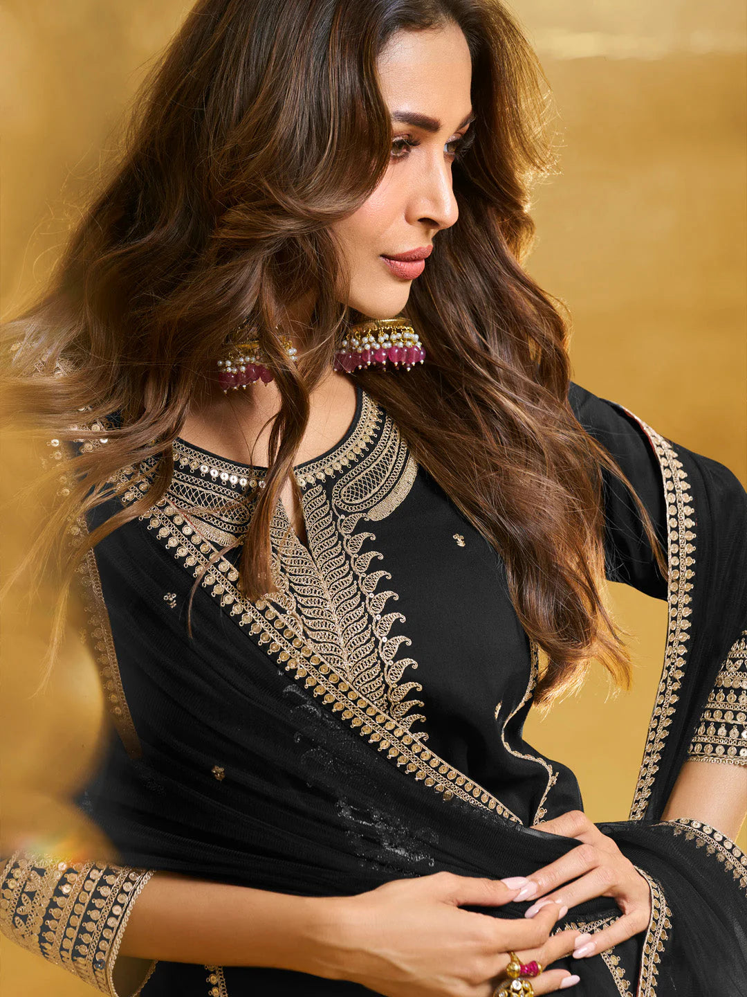 PAISLEY ZARI AND SEQUINNED EMBROIDERED KURTA SET WITH DUPATTA (MALAIKA STYLE)